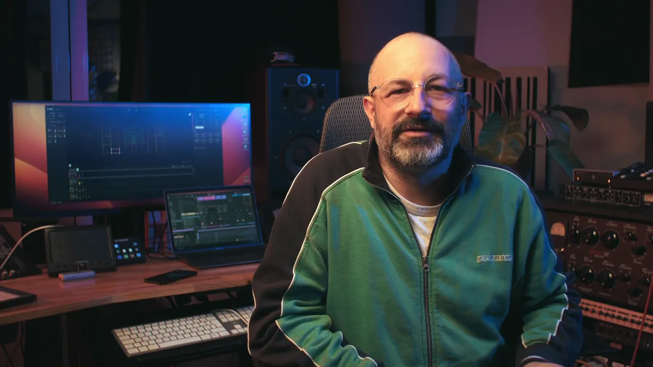 Julien in his studio, DRUW on the screen
